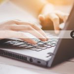 SEO-blog-post person typing in search engine box